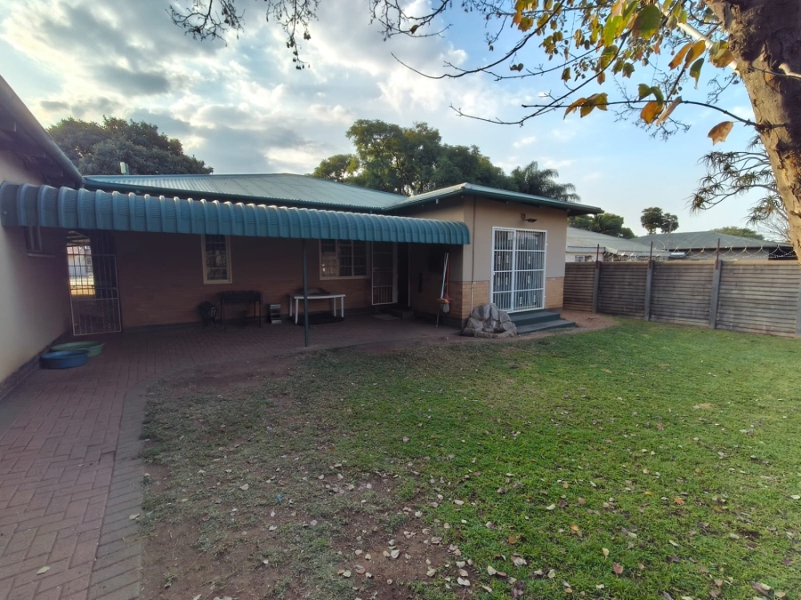 4 Bedroom Property for Sale in Oos Einde North West